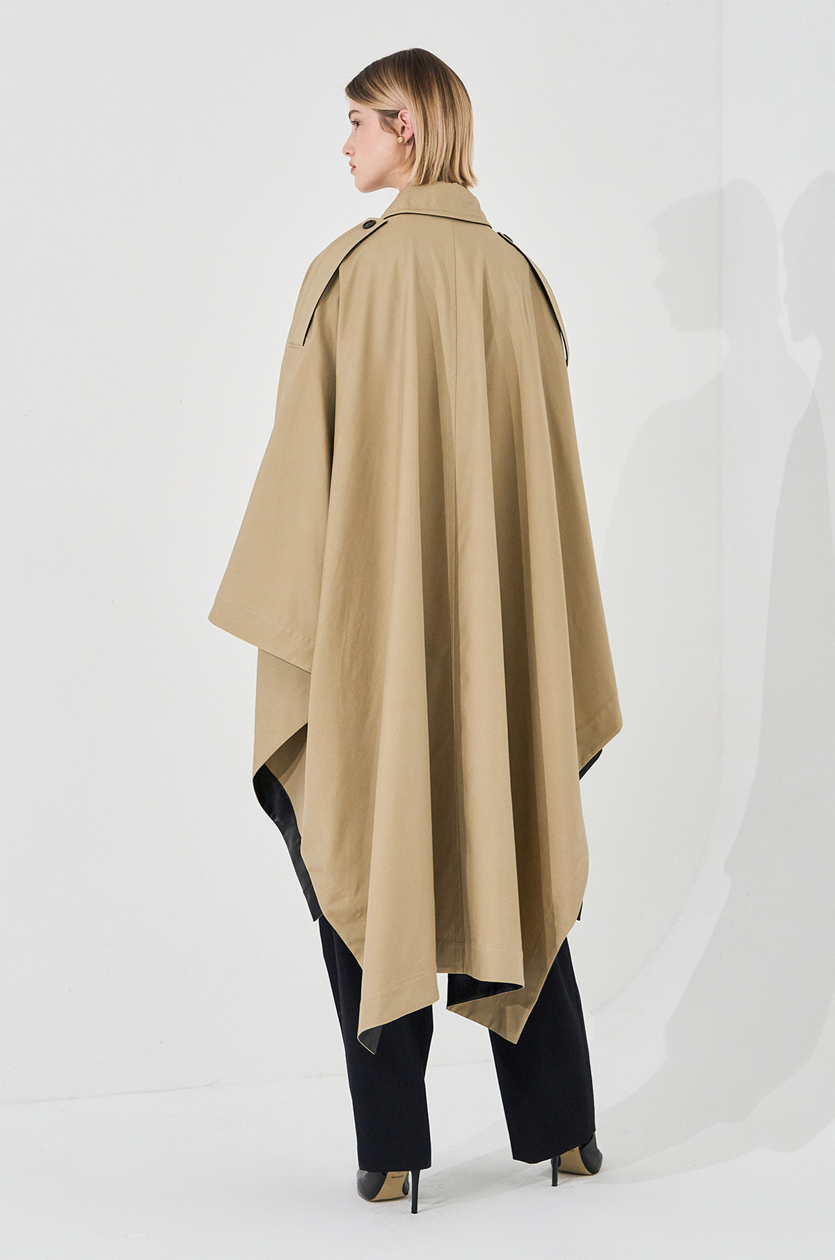 L´Or Irregular hem Cape Coat laubeblanc-